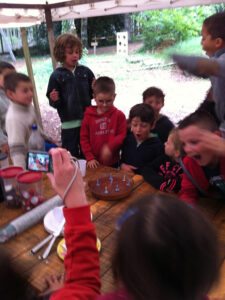 Fêter son anniversaire au parc de loisirs de Salles-Curan, entre Millau et Rodez en Aveyron